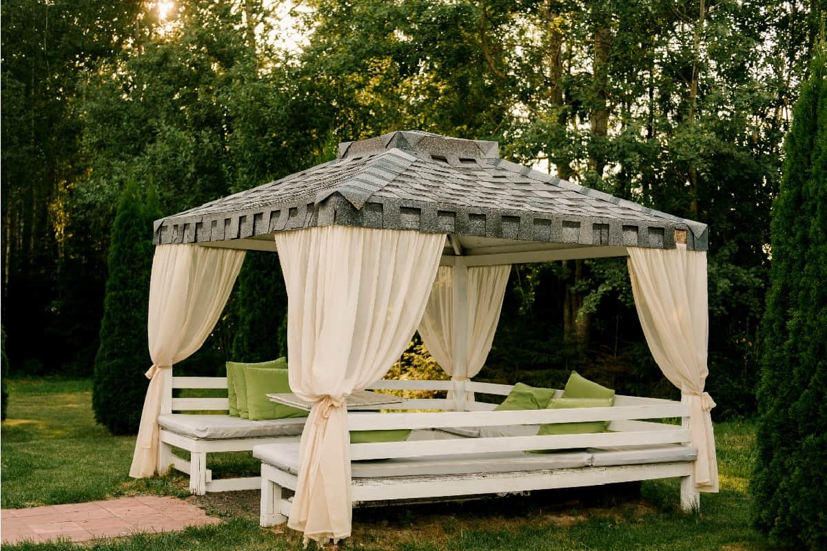 Tie Up - Summer gazebo terrace with outdoor sofas made of white wood, roof and curtains