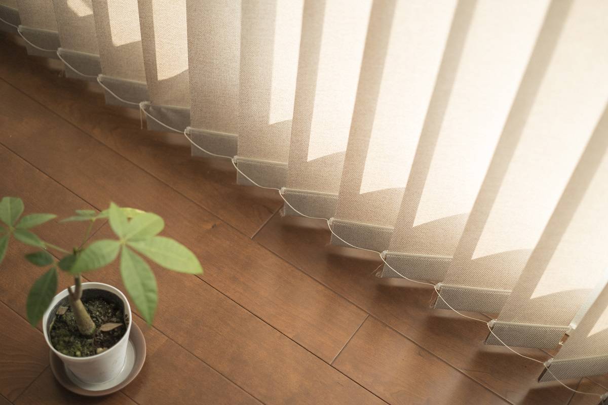 How Much Floor Clearance For Vertical Blinds - plant and blinds