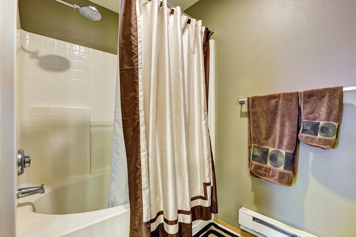 how to properly use shower curtains - Bathroom detail. Tub and shower combo
