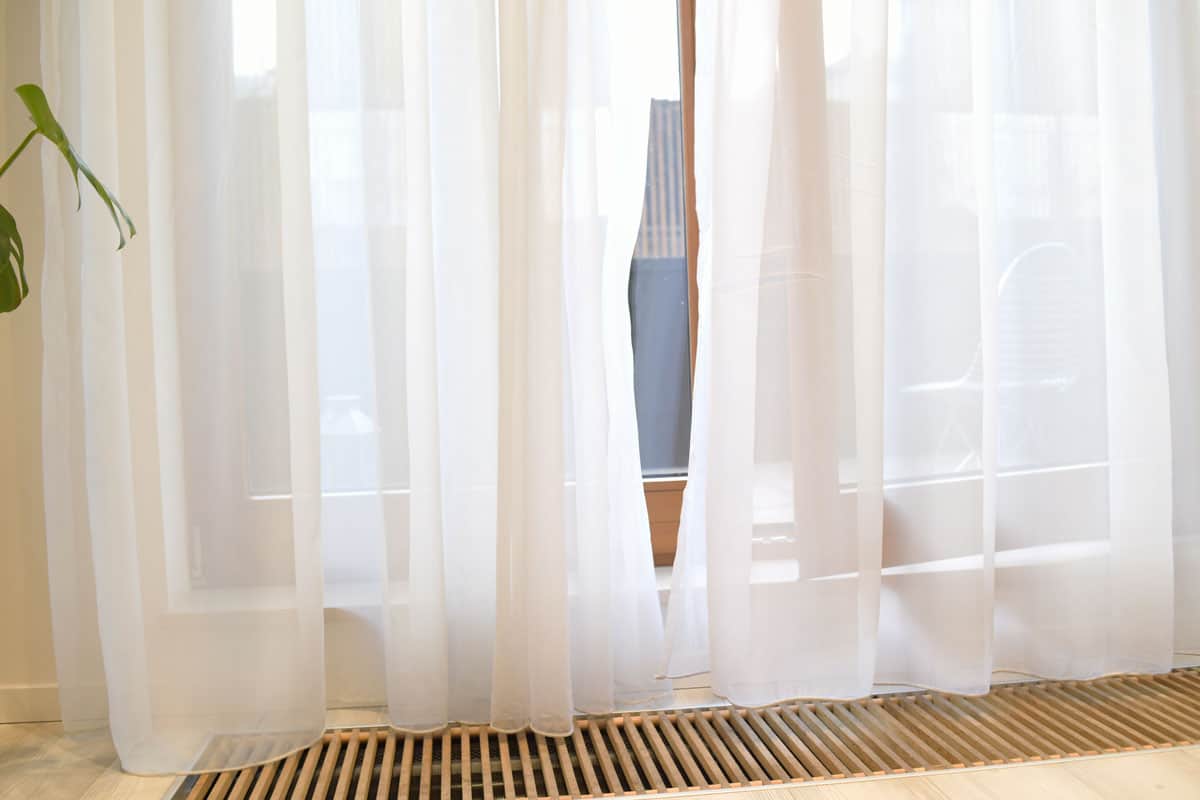 a white-curtain-flies-wind-ventilation-floor